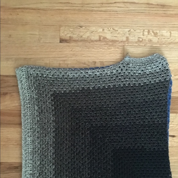 Handmade crocheted top - Picture 8 of 9